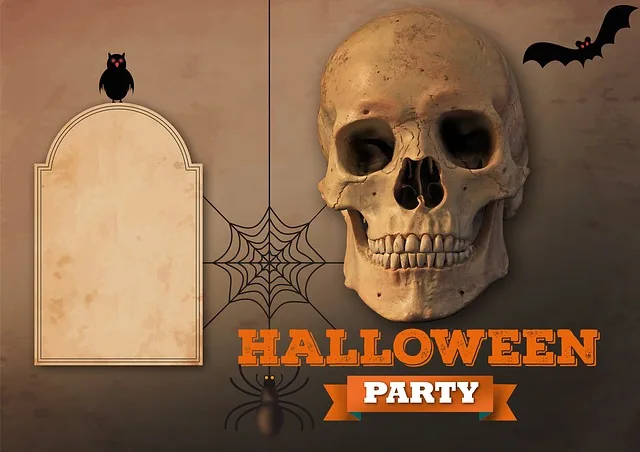 Halloween-Grafik mit Totenkopf und Fledermäusen