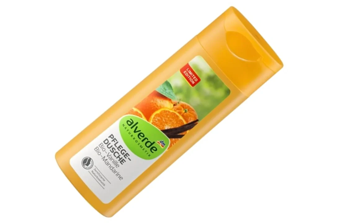 Alverde-Duschgel in einer orangefarbenen Flasche
